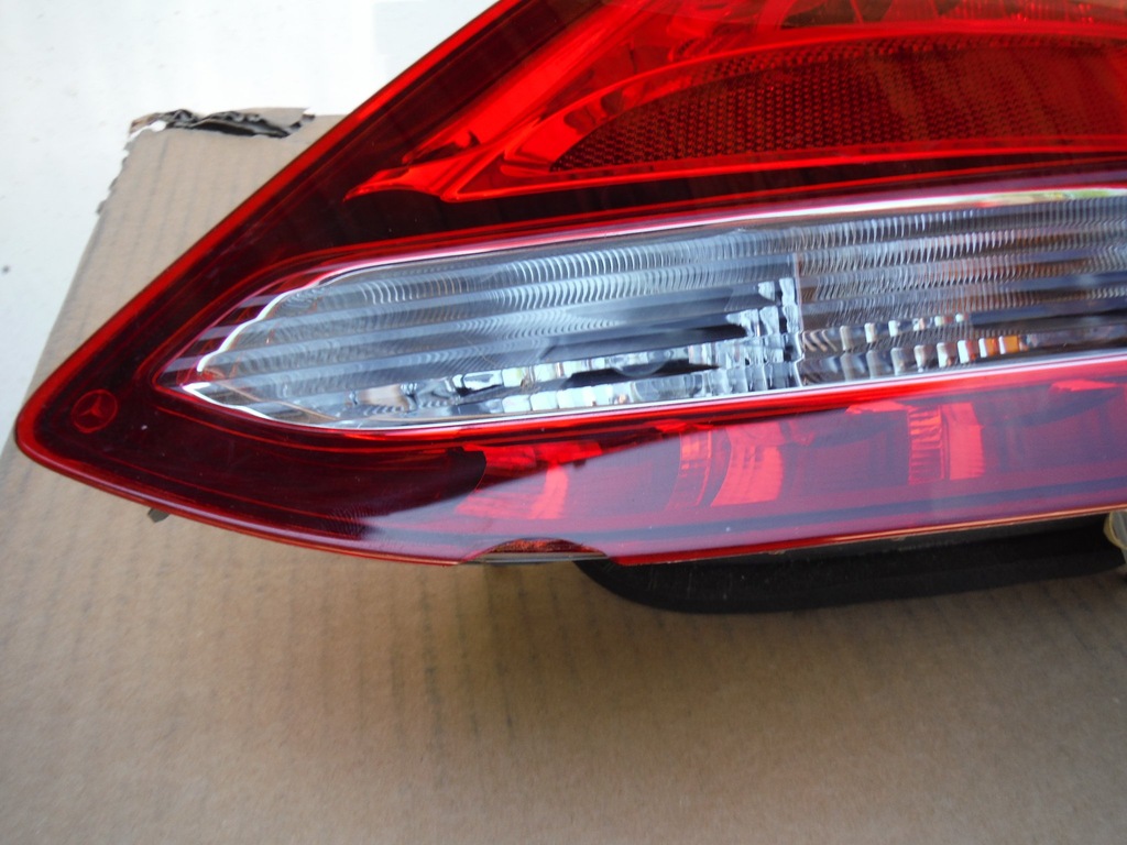 Mercedes C Klasa W205 Lampa Prawy Tył A2058200264R