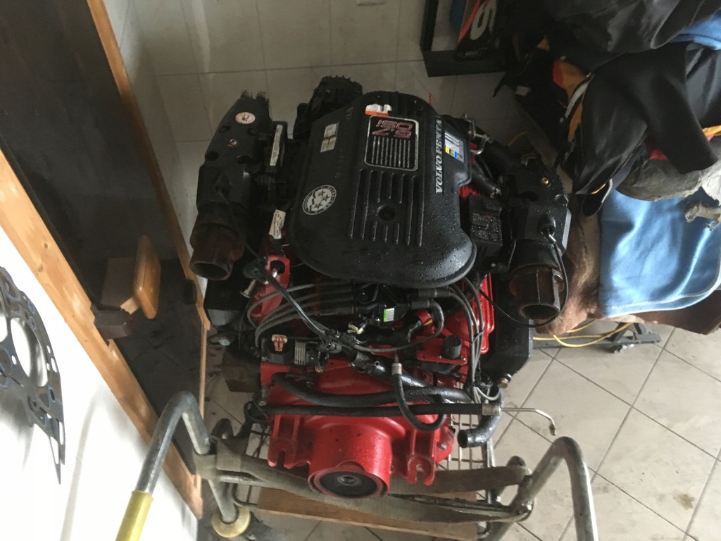 Купить Двигатель VOLVO PENTA MERCRUISER 5.7 AXIS INJECTION: отзывы, фото, характеристики в интерне-магазине Aredi.ru