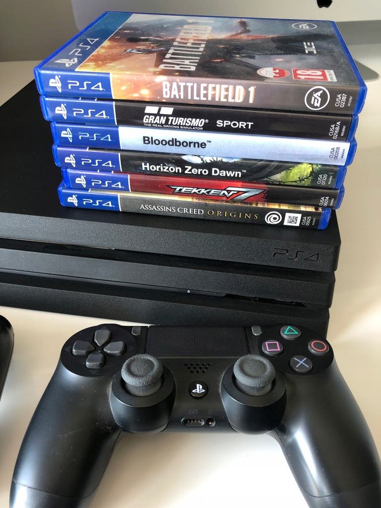 SONY PS4 PRO 1TB // 2 PADY // 6 GIER // STAN IDEAŁ