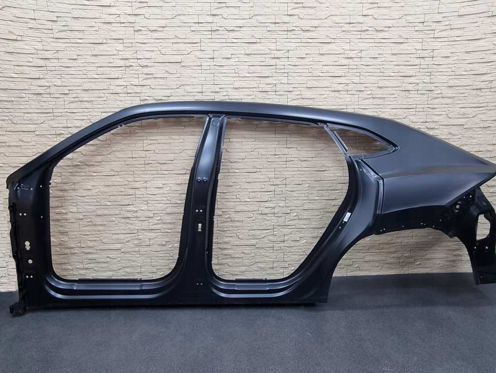 LAMBORGHINI URUS BŁOTNIK POSZYCIE LEWE QUATER TRIM