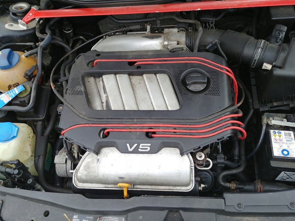 SILNIK KOMPLETNY AGZ 2.3 V5 BORA GOLF IV