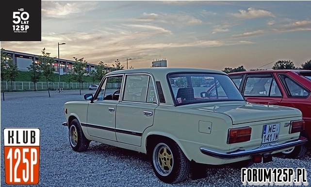 Fiat 125p podróż do przeszłości-Warszawa przejazd