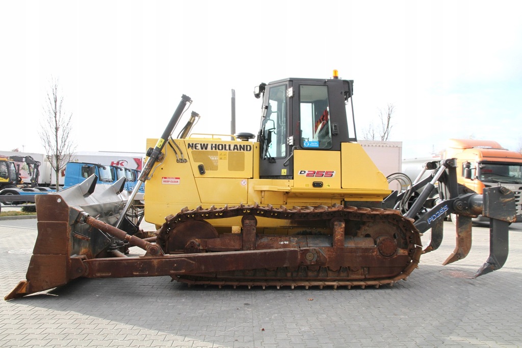 NEW HOLLAND SPYCH D255 (NIE CATERPILLAR KOMATSU)