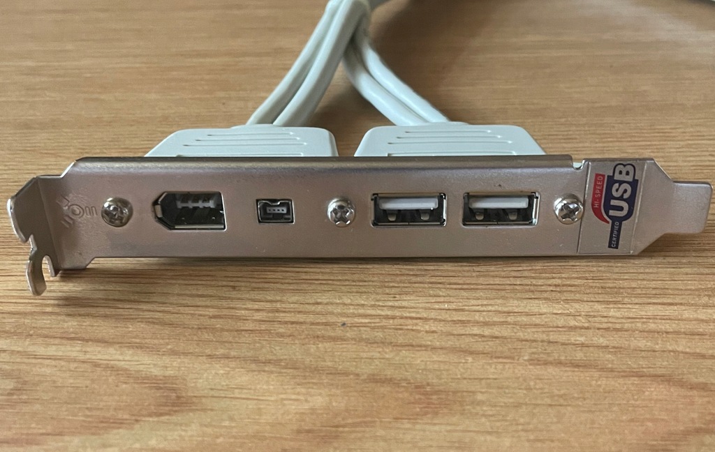 Śledź z portami 2x FireWire (6P + 4P) 2x USB 2.0