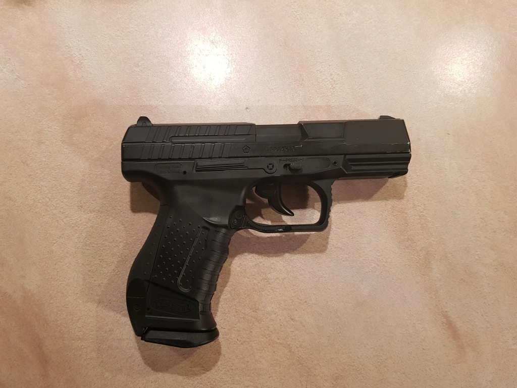 WALTHER P99 DAO 6 mm BB + KABURA BLACKHOWK