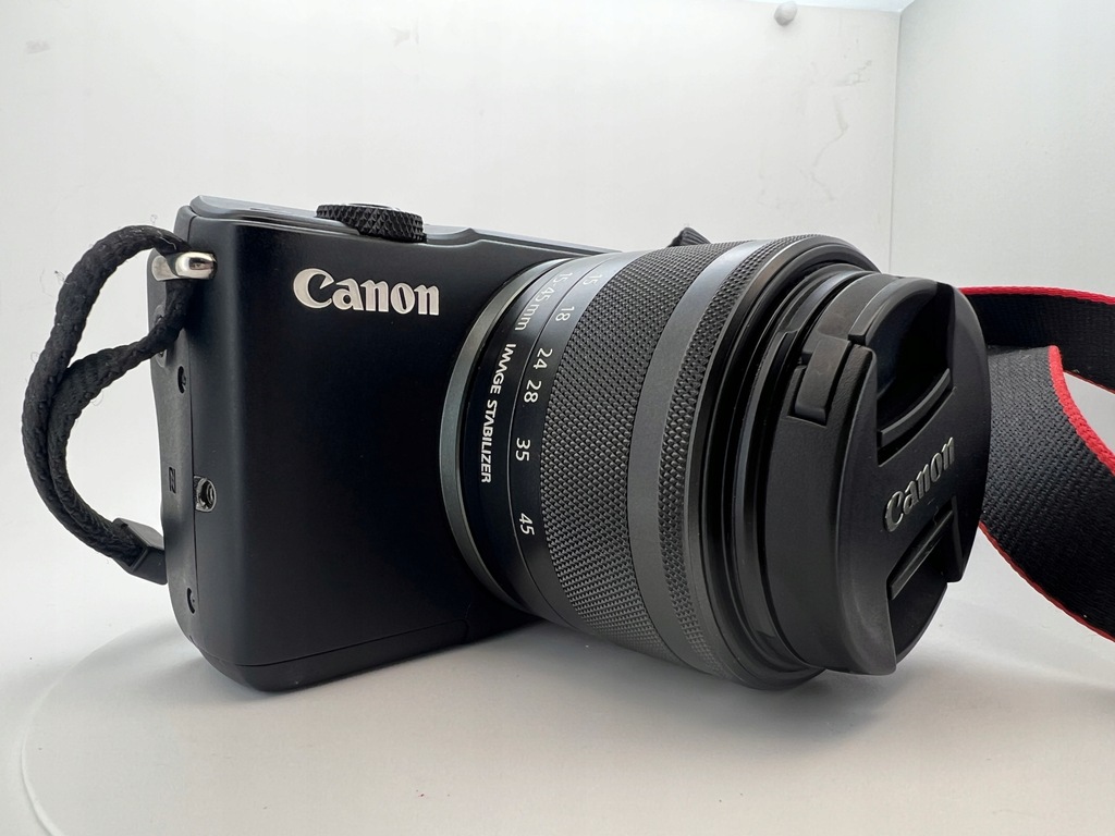 Promocja! Canon EOS M10 + 0,25m/0,8ft 15-45mm + 256 GB + Macro 40mm f 2.8