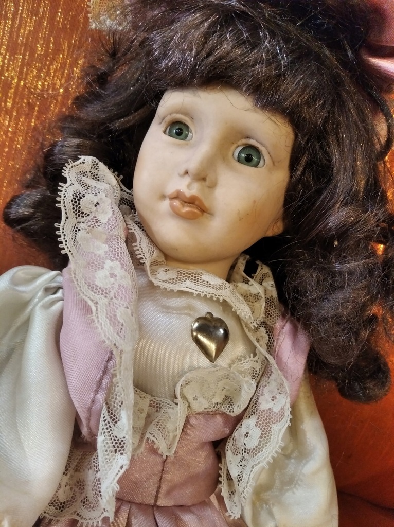 Купить Фарфоровая кукла 40 см, поврежденная, но красивая.: отзывы, фото, характеристики в интерне-магазине Aredi.ru