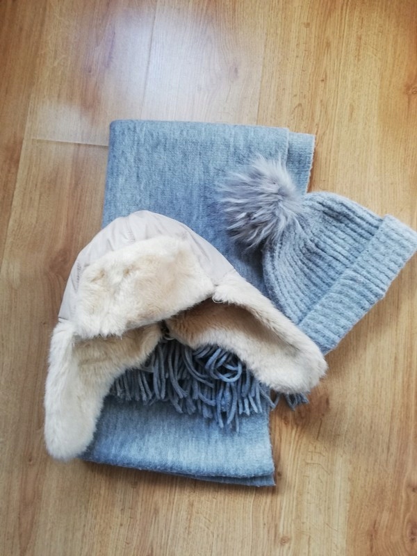Zestaw zimowy dwie czapki i szal