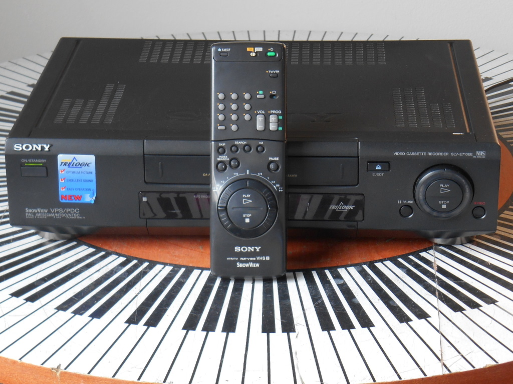 Купить Sony SLV-E710EE + RMT-V159E. 0719: отзывы, фото, характеристики в интерне-магазине Aredi.ru