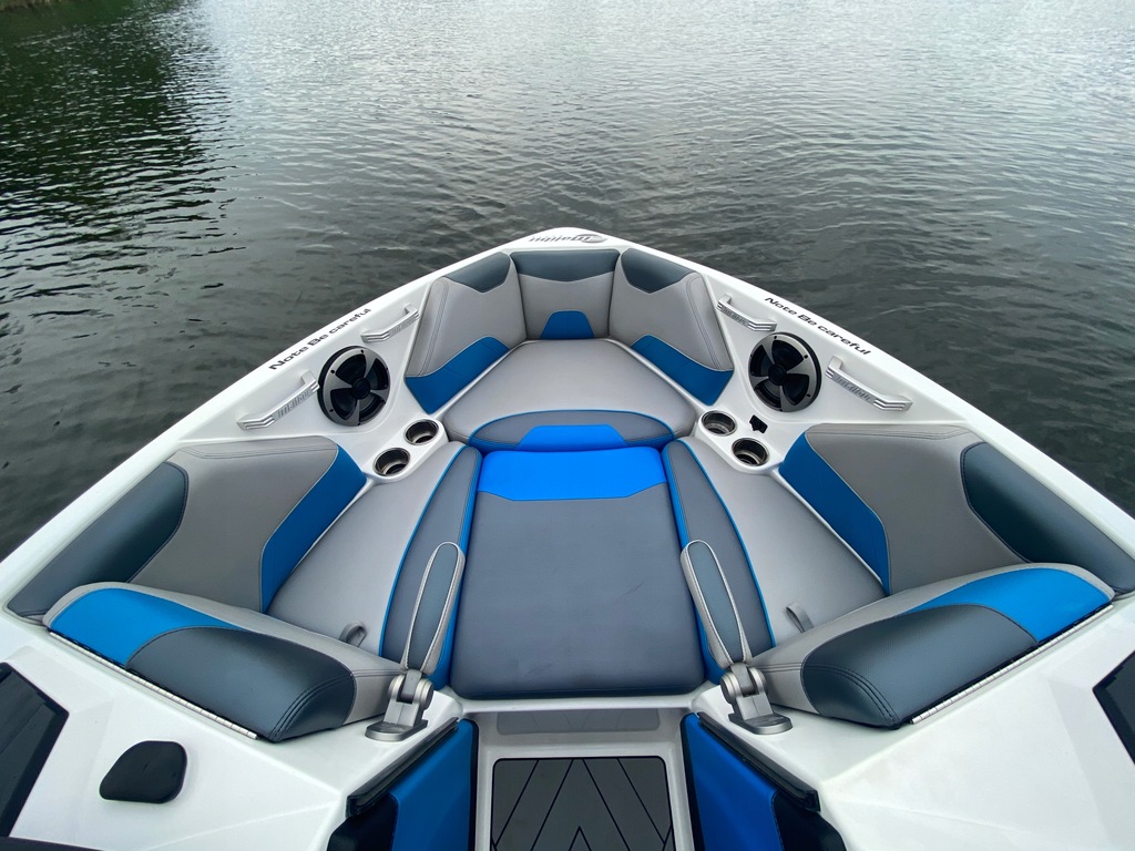 Купить Malibu 23LSV-WakeSurf-как новый-2018-счет: отзывы, фото, характеристики в интерне-магазине Aredi.ru