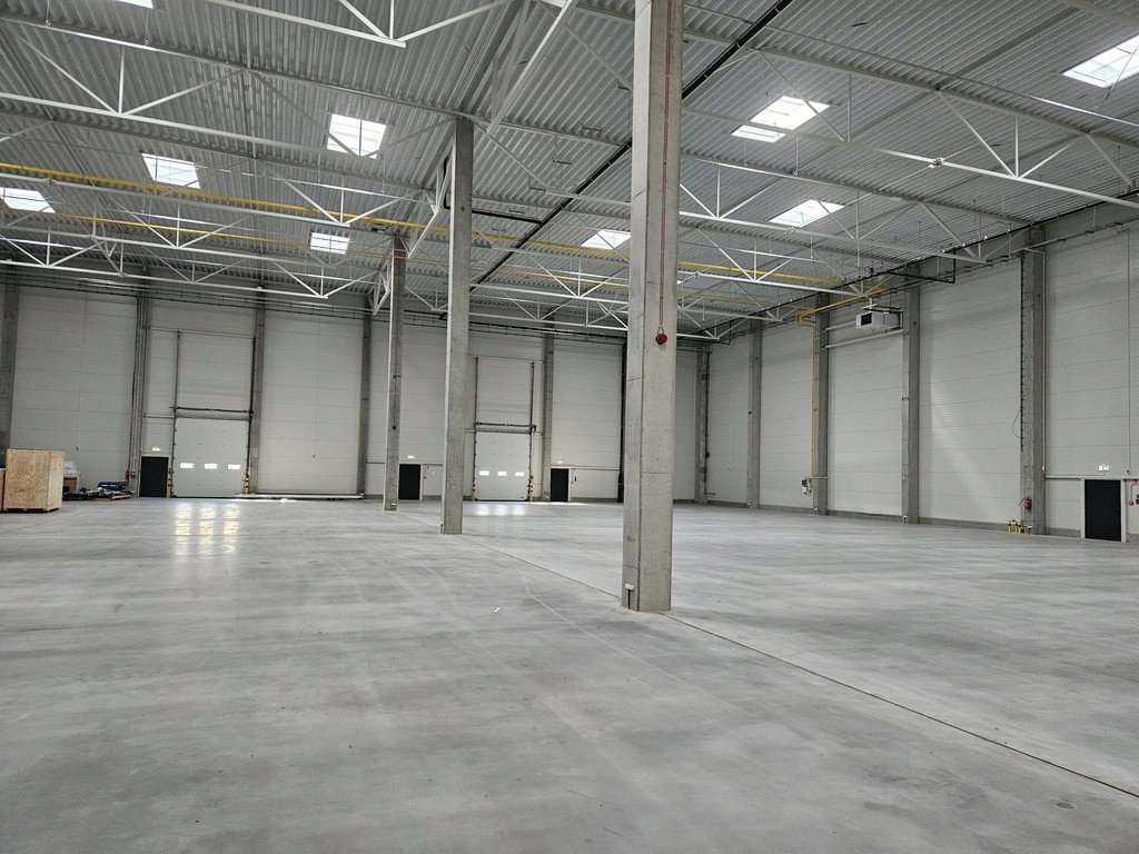 Magazyny i hale, Łubowo (gm.), 3250 m²