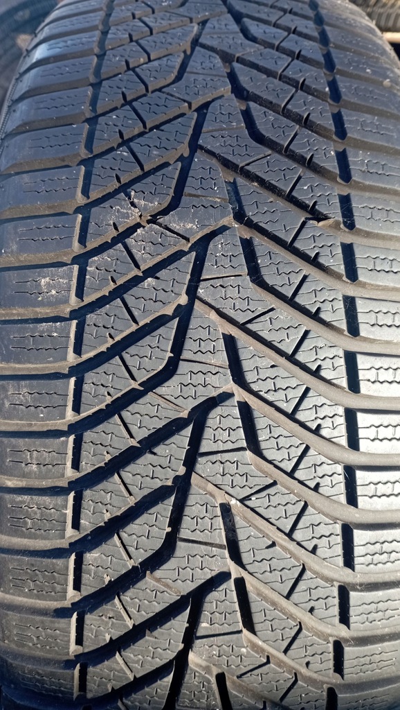 225/45R17 YOKOHAMA BluEarth Winter V905 7.5mm 91H