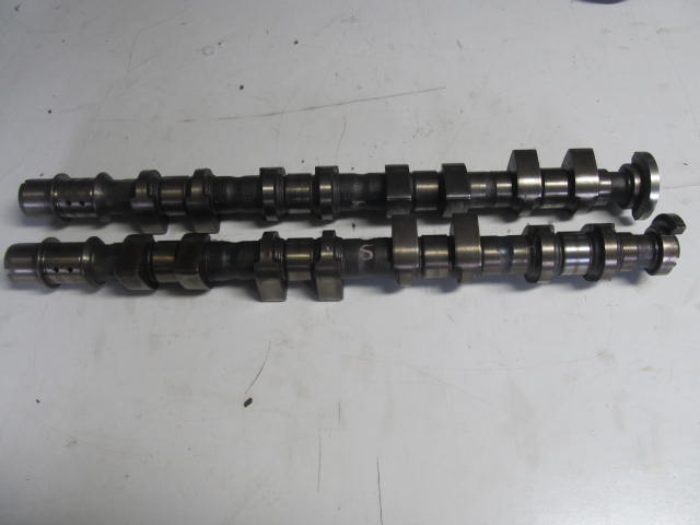 あんな Czarna pikowana kurtka z wysokim kołnierzem