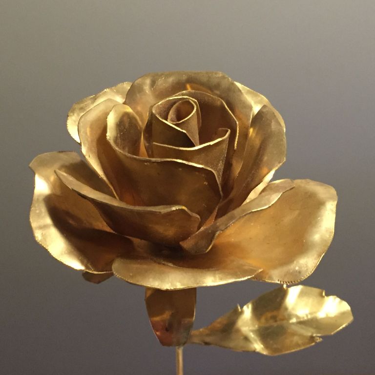 Róża - metaloplastyka