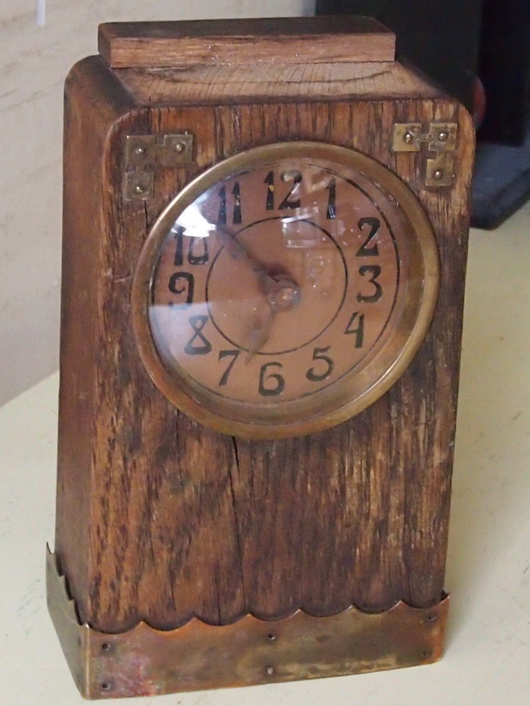 Zegar z okresu secesji.