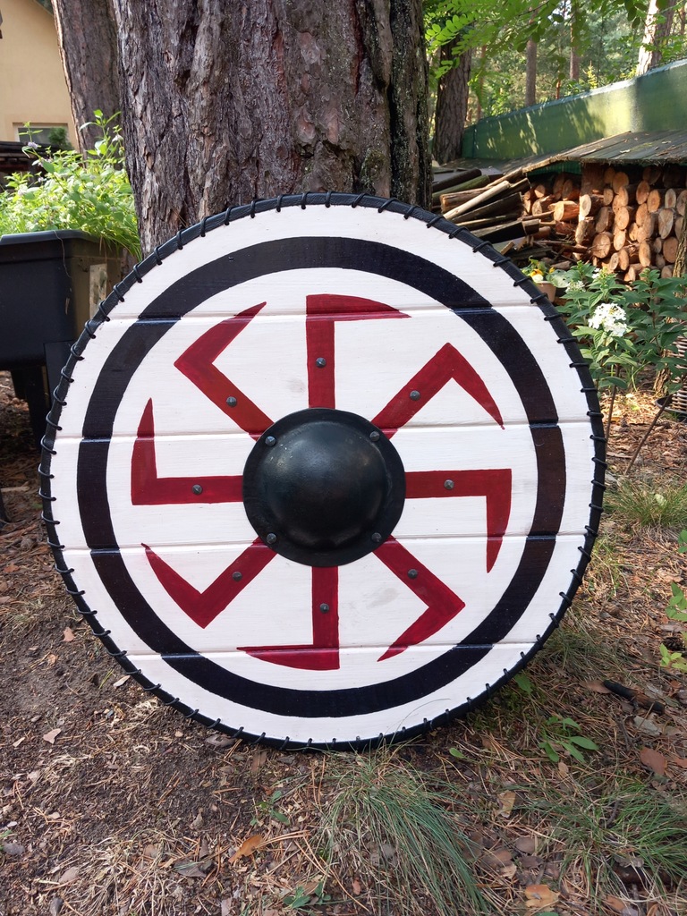 Drewniana tarcza słowiańska