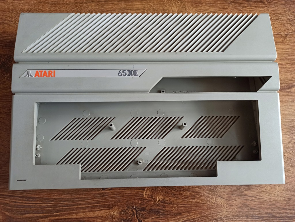 Obudowa Atari 65 XE