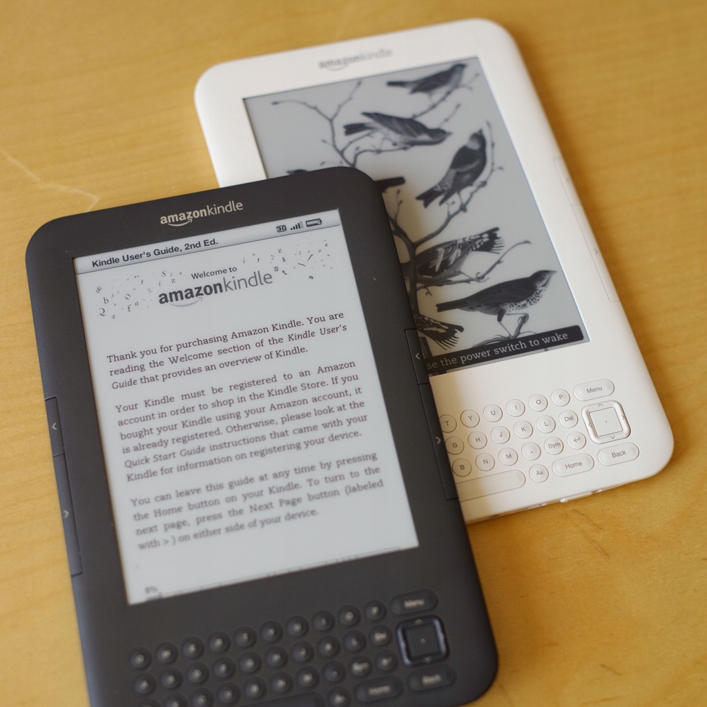 Pakiet 2x czytnik ebook Amazon Kindle Keyboard 3G