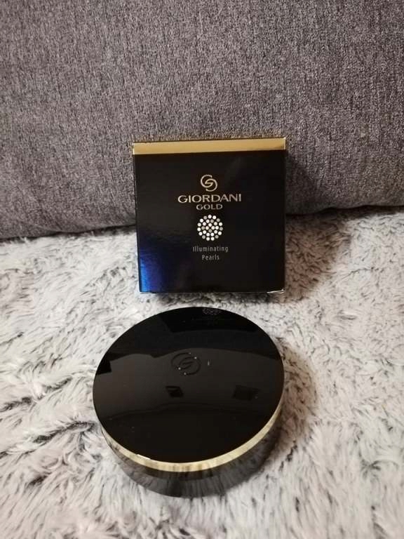 ORIFLAME GIORDANI GOLD ROZŚWIETLAJĄCY PUDER