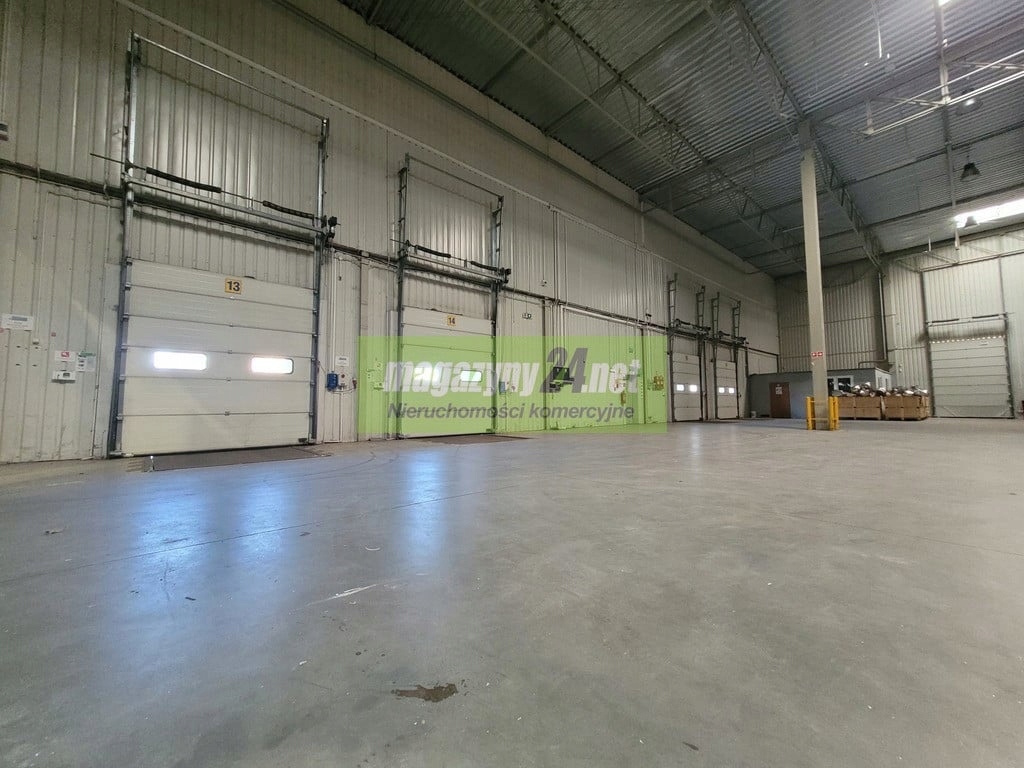 Magazyny i hale, 8250 m²
