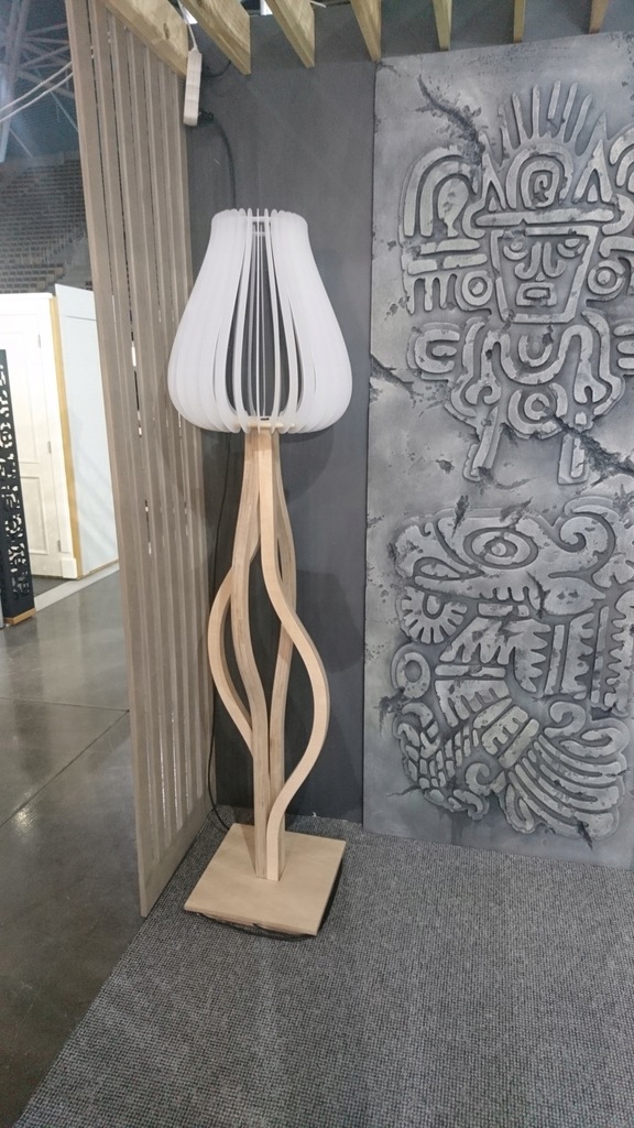 Skandynawska unikatowa drewniana lampa podłogowa