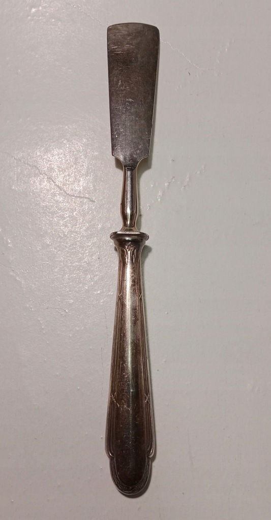 Ładny posrebrzany nożyk do pasztetu/masła.