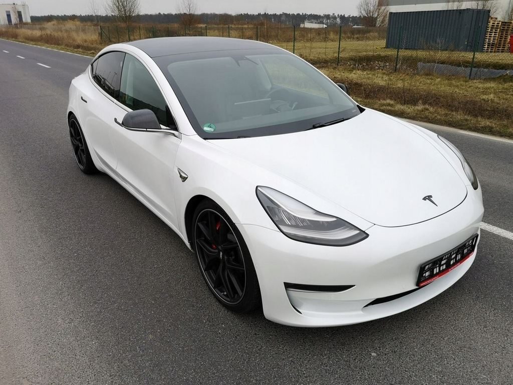 Tesla 3 Performance 3,3s do 100, wersja europejska