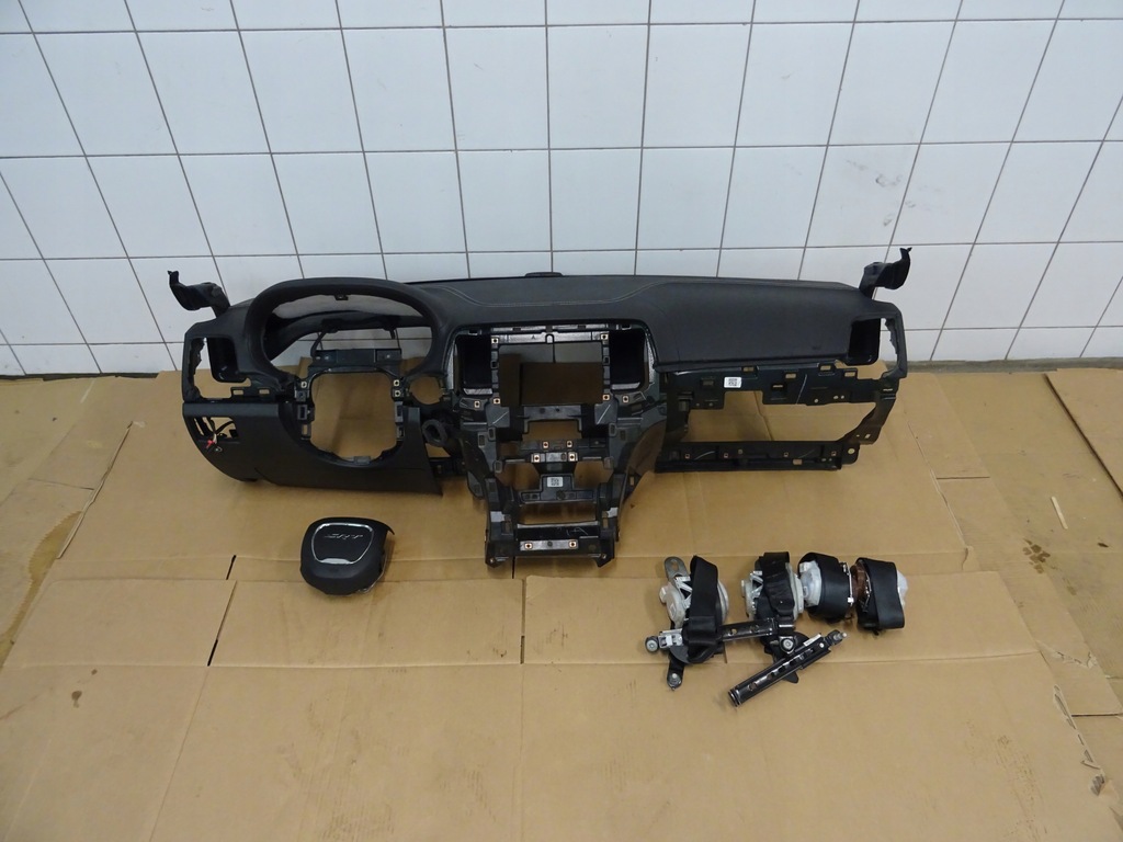 DESKA KONSOLA AIRBAG JEEP GRAND CHEROKEE WK2 SRT8 12681558770