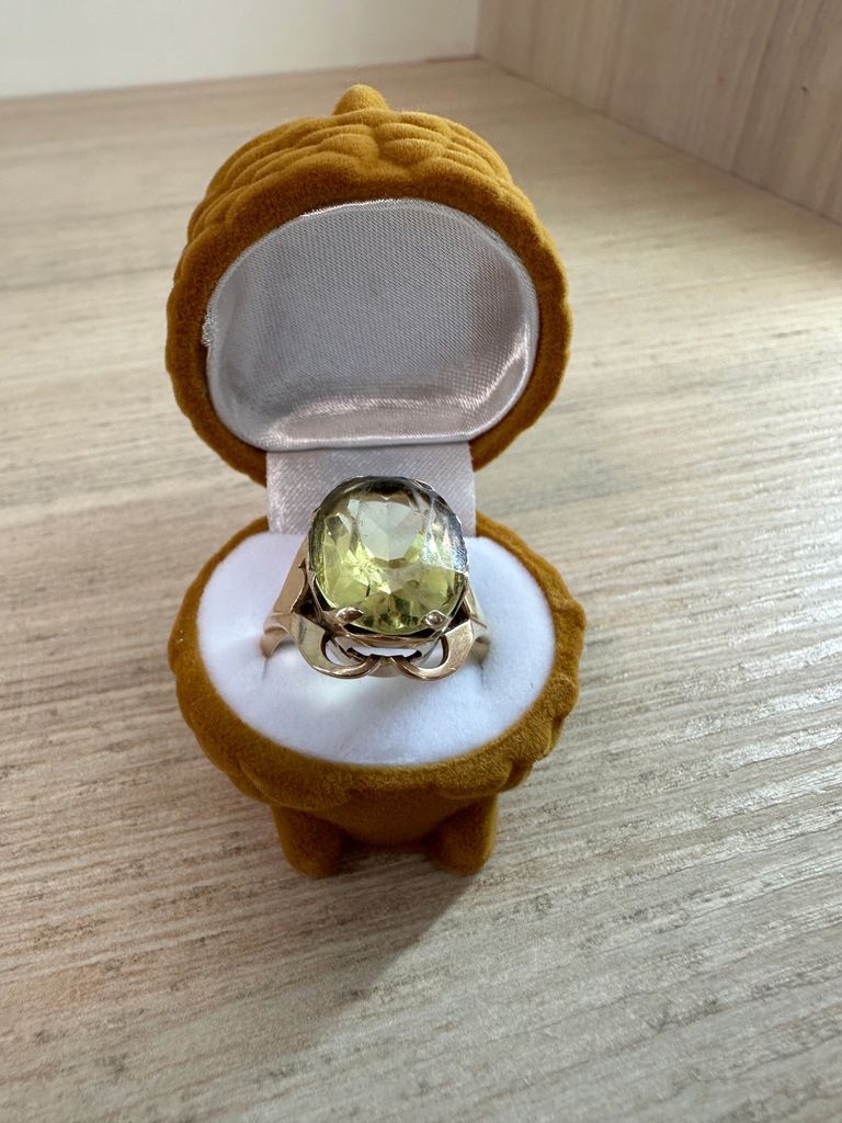 Złoty pierścionek z żółtym kamieniem próba 585 Rozmiar 20 Waga 7,20g