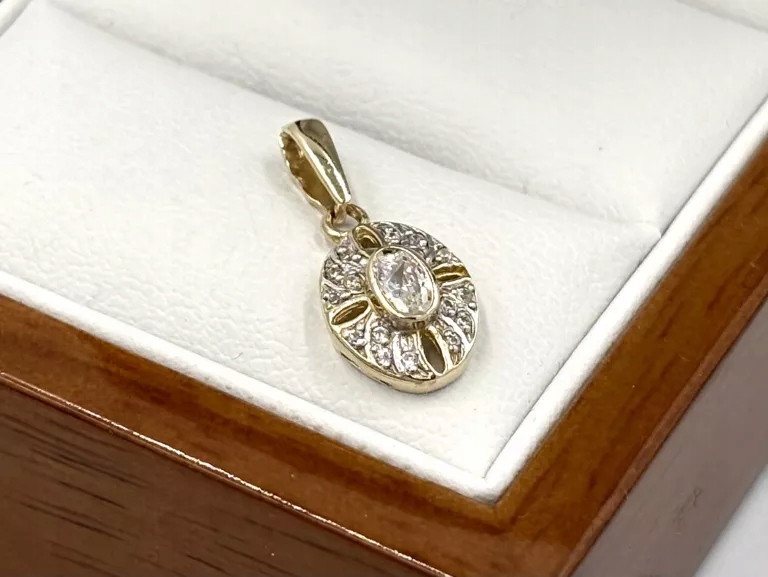 ZŁOTA ZAWIESZKA Z CYRKONIAMI P585 1,09G