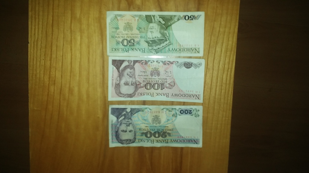 Banknoty z PRL 1 x 200 zł, 99 x 100 zł, 22 x 50 zł