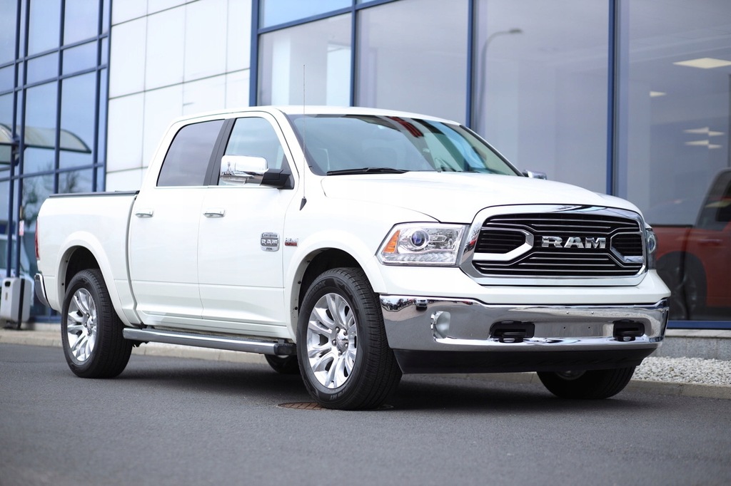 RAM 1500 5,7 V8 HEMI o mocy 401 KM - JAK NOWY