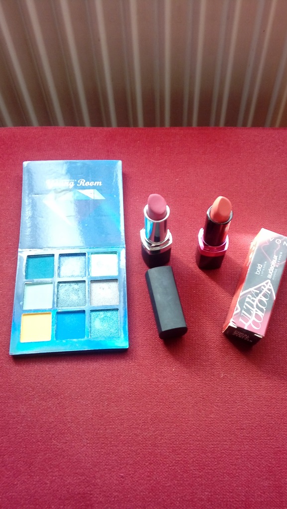 Kosmetyki damskie 2szminki AVON +cienie