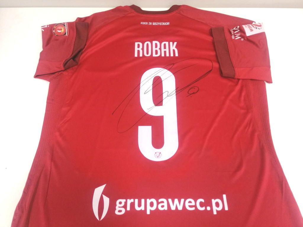 M.Robak - koszulka Widzew z oryg. autografami.