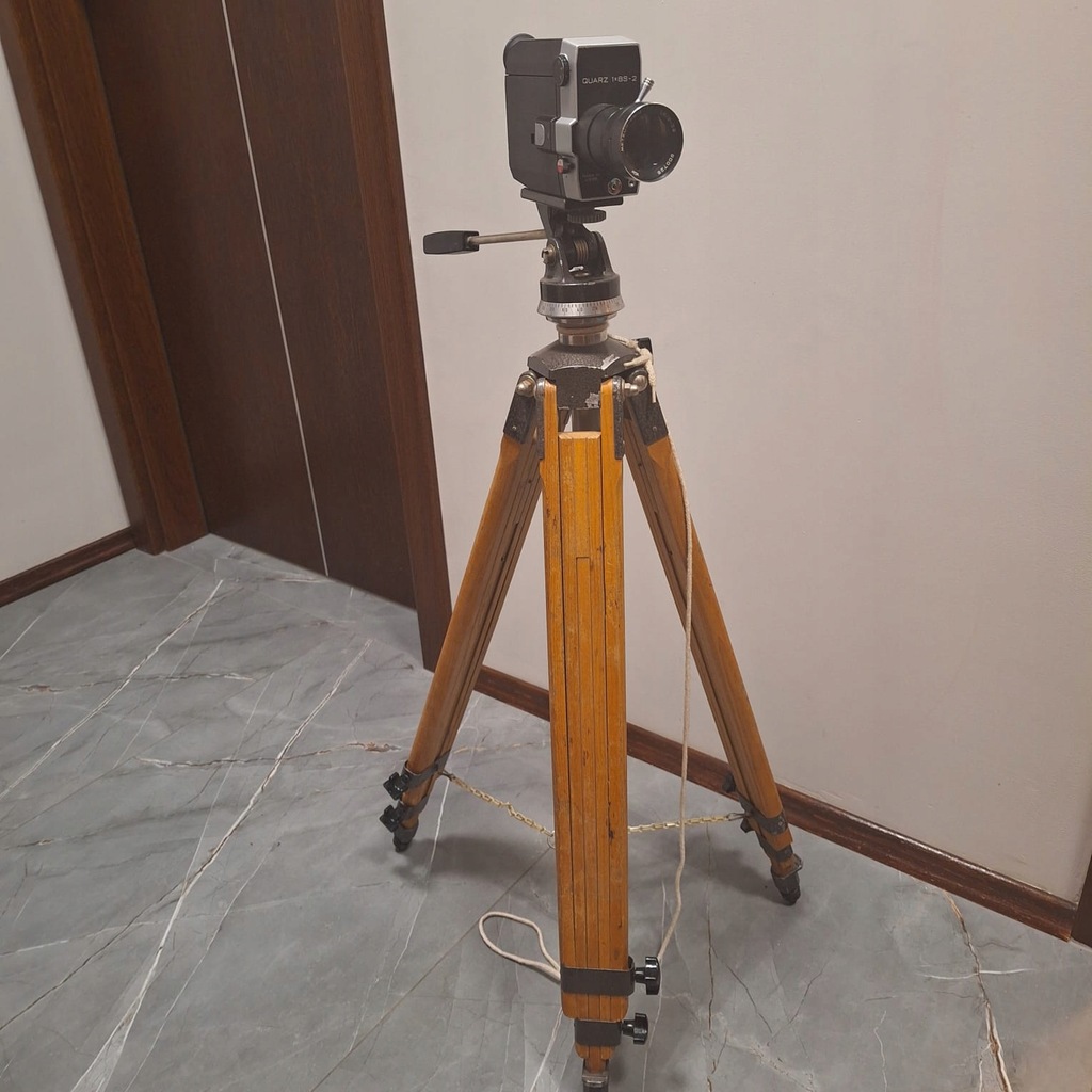 Kamera analogowa Zenit Quarz 1x8S-2 + statyw ZSRR PRL Meteor 8M1