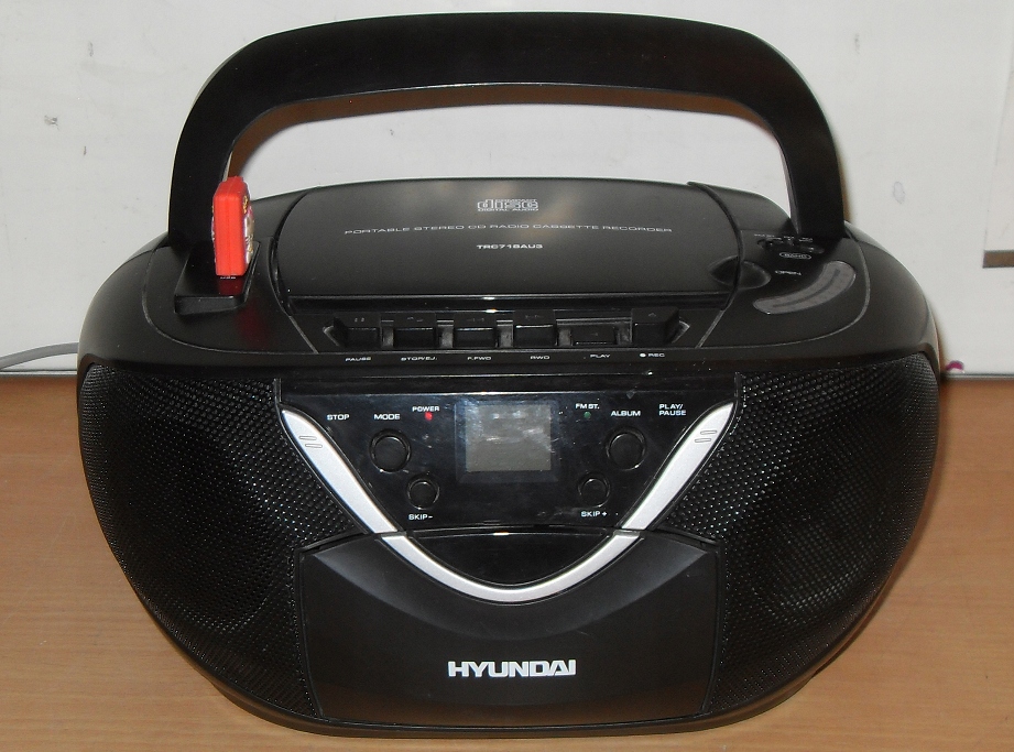 BOOMBOX HYUNDAI TRC718AU3 USB MP3 CD RADIO KASETA