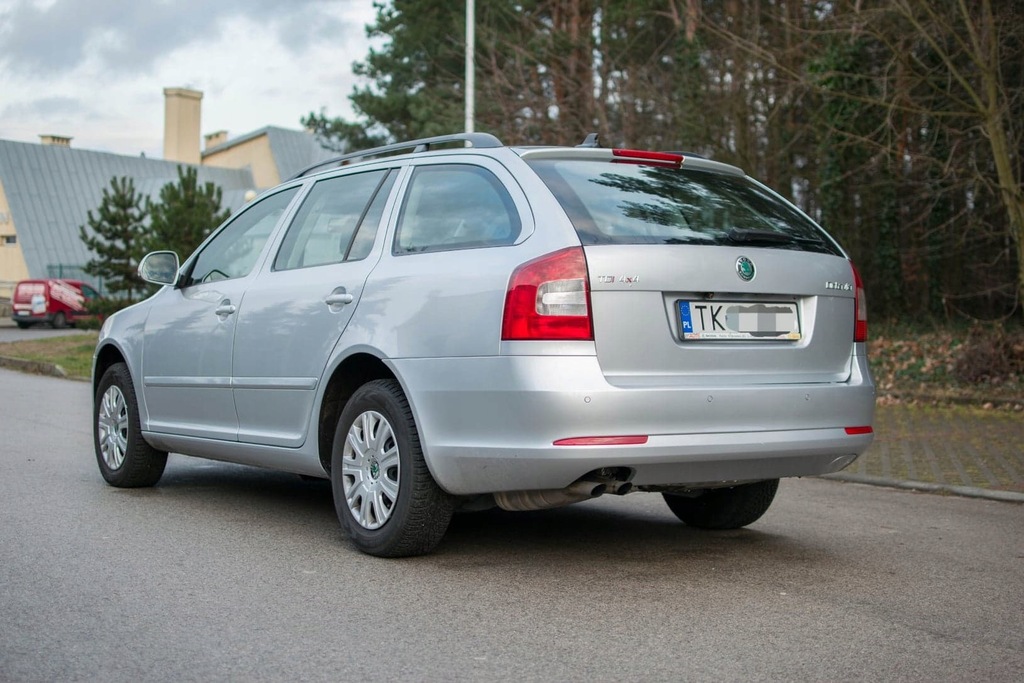 Купить SKODA OCTAVIA II Combi 2.0 TDI 4x4 140 л.с.: отзывы, фото, характеристики в интерне-магазине Aredi.ru