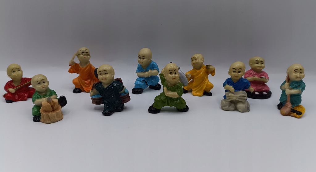 młody Budda Mnich 10 kolekcjonerskich figurek każda inna - ładne !