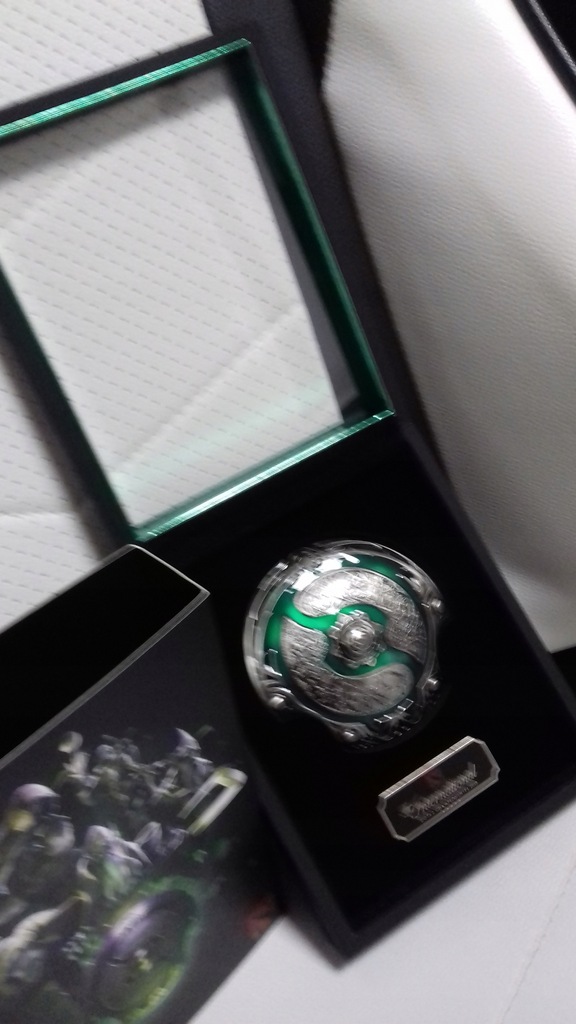 その他 Dota2 aegis 2018 Dota 2 TI 2018 Collector Aegis Green 1 5 Scale Figure