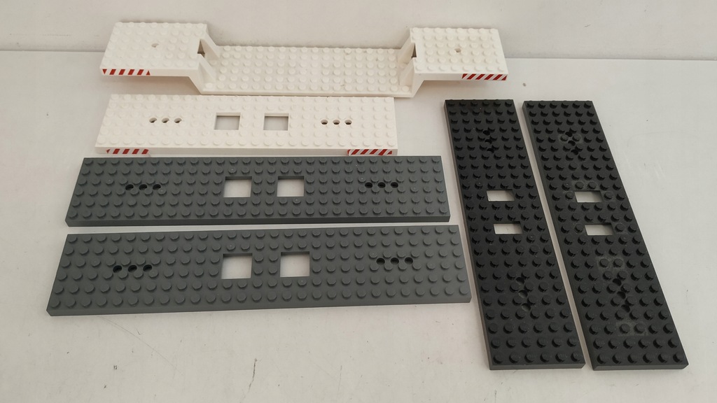 Lego Platforma / Podwozie 6 sztuk 4093a i inne 6 sztuk NR F09