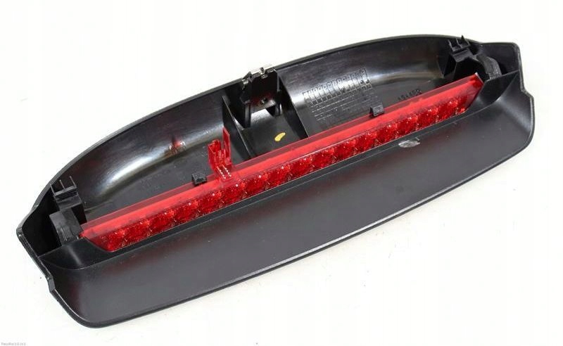 Кожух верхнего стоп сигнала шкода фабия. Кожух верхнего стоп сигнала шкода фабия. 6y9945097a. Задний фонарь шкода фабия 2. Шкода фабия универсал задние фонари детализация.