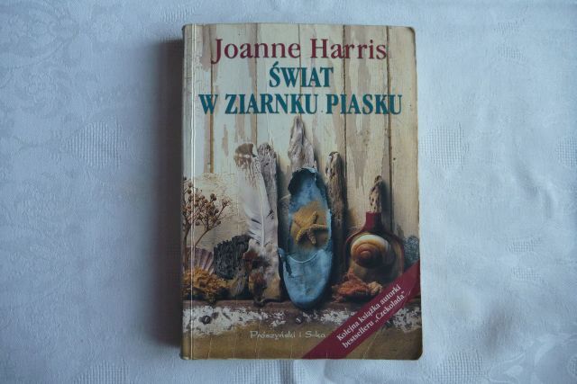 Świat w ziarnku piasku - Harris Joanne