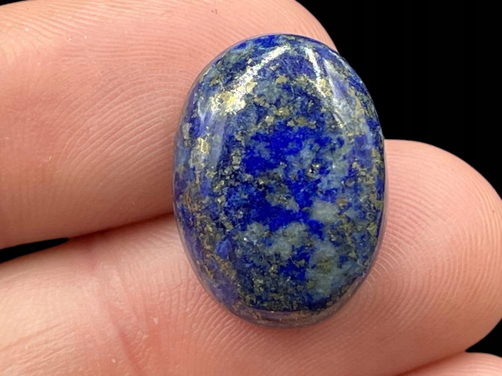 Lapis lazuli z pirytem, kaboszon niebarwiony 20mm x 14mm.