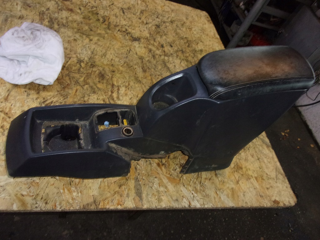 MERCEDES CITAN W415 TUNEL ŚRODKOWY PODŁOKIETNIK