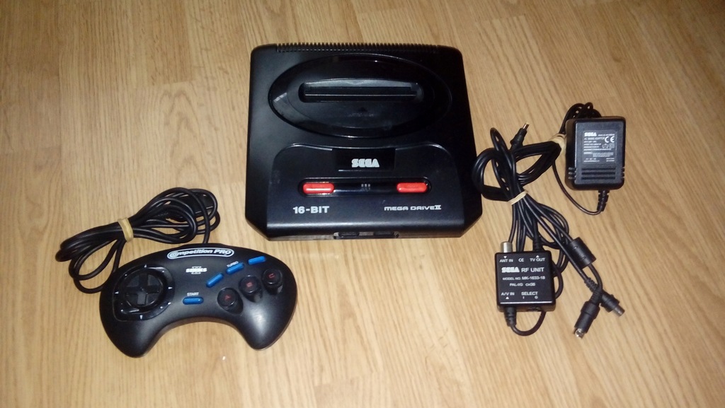 Sega Mega Drive II + pad, kabel antenowy, zasilacz