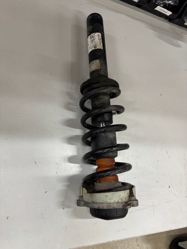 AMORTYZATOR PRZEDNI AUDI Q5 FY SPRĘŻYNA 2.0 TFSI 80A413031AK + 80a411105am