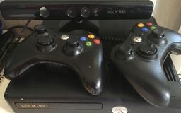 XBOX 360 S 250GB + 2x PAD + KINECT + Sports Dance