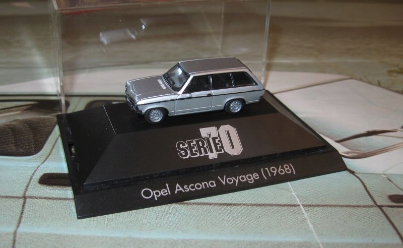 Opel Ascona A Voyage Serie 70 gablotka * Herpa