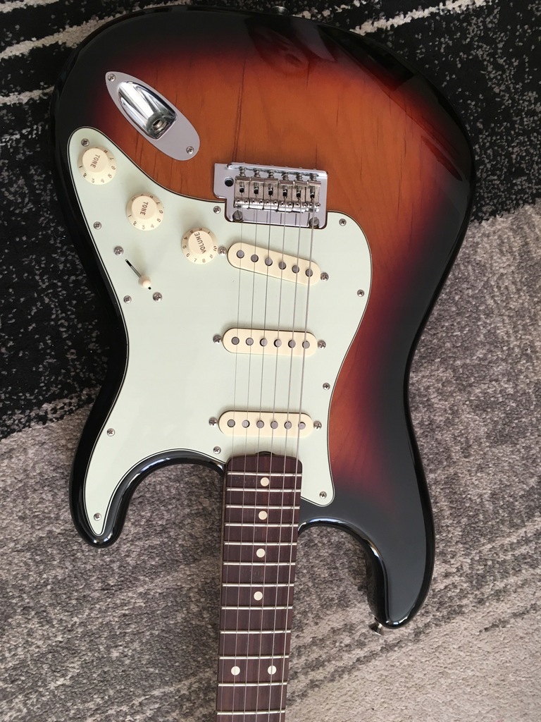 CLASSIC PLAYER '60S STRATOCASTER CUSTOM SHOP 69