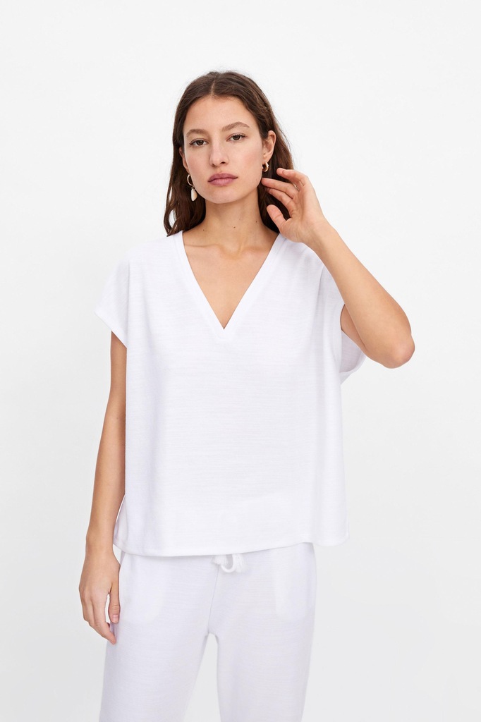 23T070 ZARA__XXZ LUŹNY T-SHIRT V NECK__M